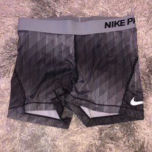 Nike Pro size medium spandex